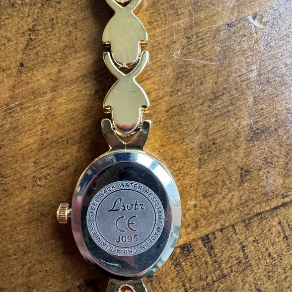 New vintage style gold plated multi colored stones dainty watch - Picture 6 of 6